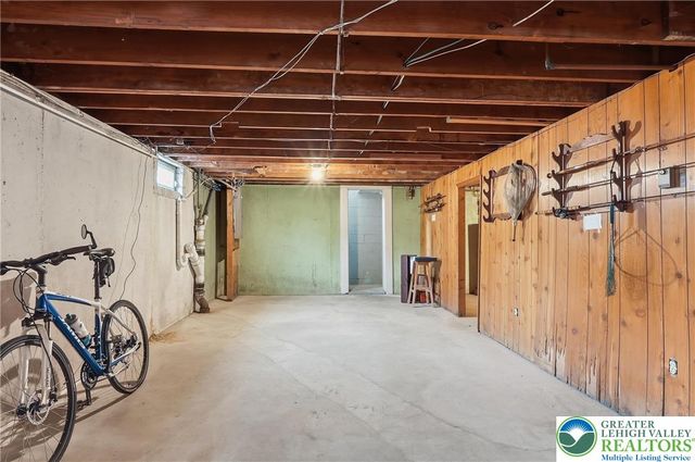 4061 Hampshire Court, South Whitehall Twp, PA 18104