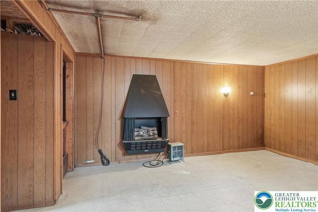 4061 Hampshire Court, South Whitehall Twp, PA 18104