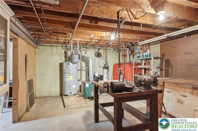 4061 Hampshire Court, South Whitehall Twp, PA 18104