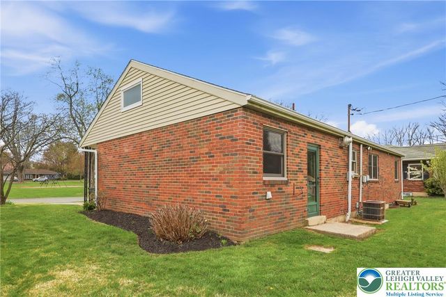 4061 Hampshire Court, South Whitehall Twp, PA 18104