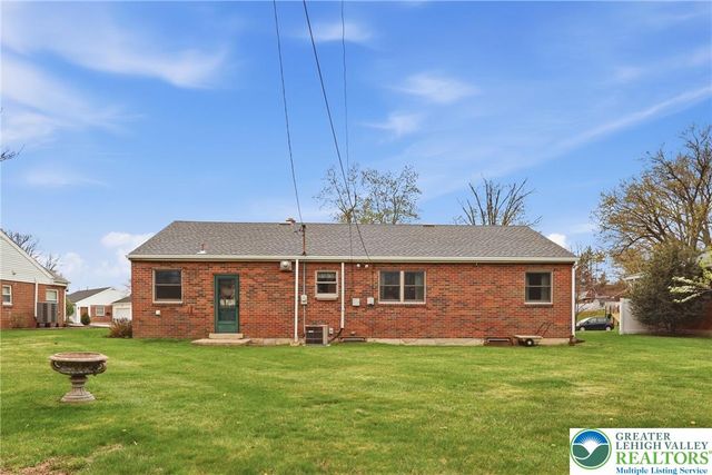 4061 Hampshire Court, South Whitehall Twp, PA 18104