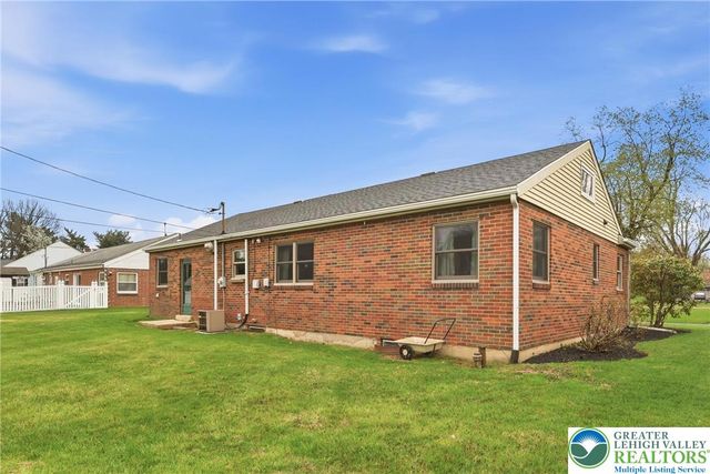 4061 Hampshire Court, South Whitehall Twp, PA 18104