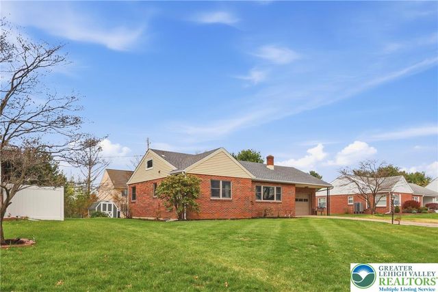 4061 Hampshire Court, South Whitehall Twp, PA 18104