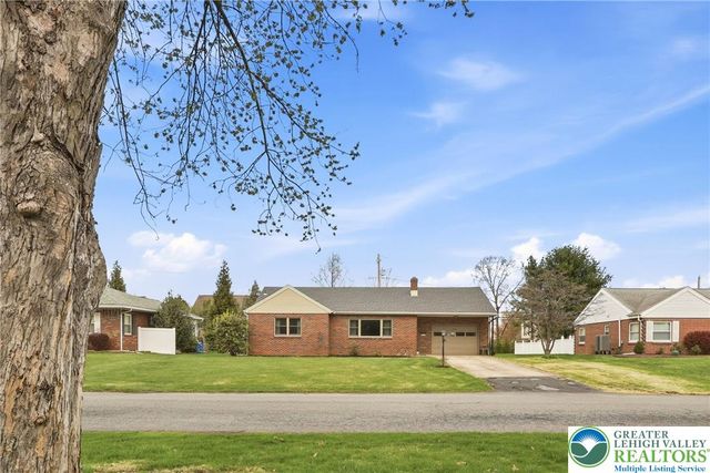 4061 Hampshire Court, South Whitehall Twp, PA 18104