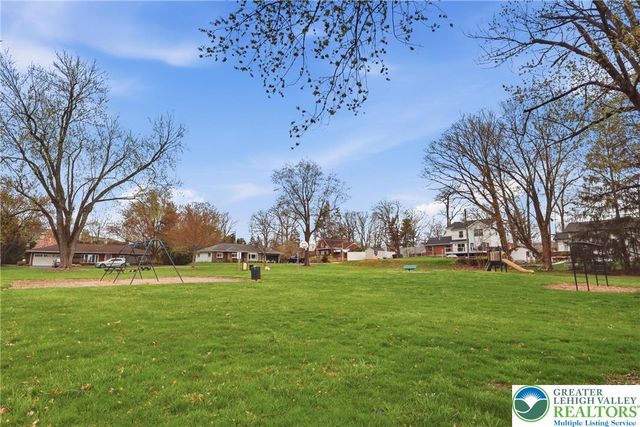 4061 Hampshire Court, South Whitehall Twp, PA 18104
