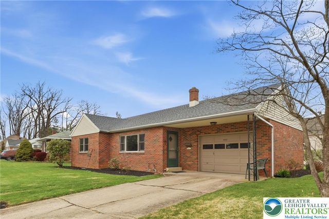 4061 Hampshire Court, South Whitehall Twp, PA 18104