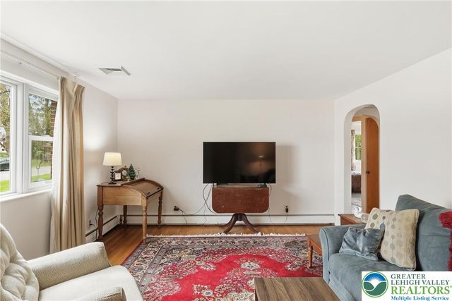 4061 Hampshire Court, South Whitehall Twp, PA 18104