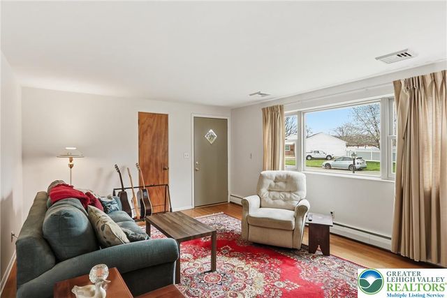 4061 Hampshire Court, South Whitehall Twp, PA 18104