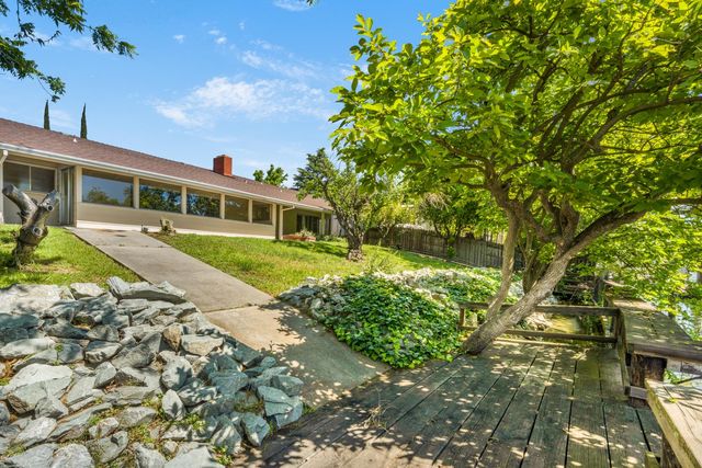 2920 Canal Dr, Stockton, CA 95204