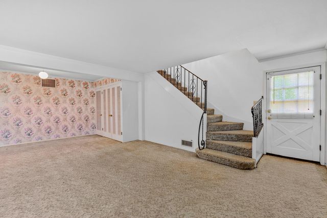 2920 Canal Dr, Stockton, CA 95204