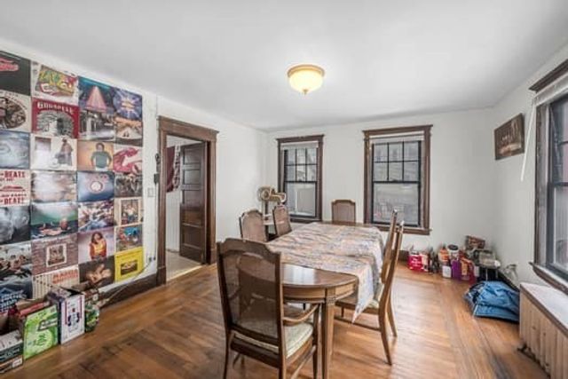 90 Rochelle St, Springfield, MA 01109