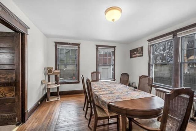 90 Rochelle St, Springfield, MA 01109