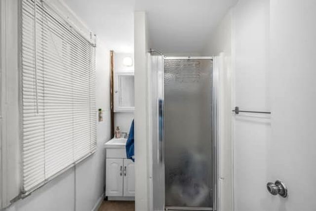 90 Rochelle St, Springfield, MA 01109