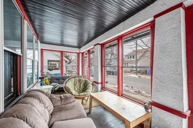 90 Rochelle St, Springfield, MA 01109