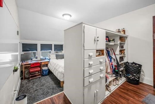 90 Rochelle St, Springfield, MA 01109