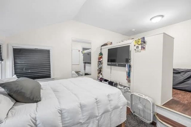 90 Rochelle St, Springfield, MA 01109