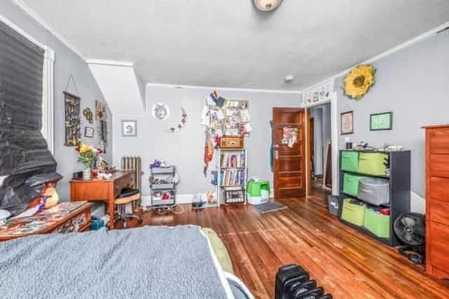 90 Rochelle St, Springfield, MA 01109
