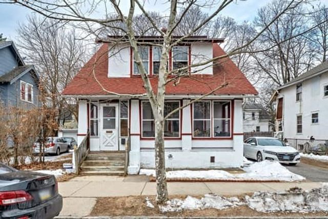 90 Rochelle St, Springfield, MA 01109