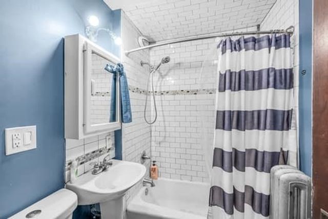 90 Rochelle St, Springfield, MA 01109