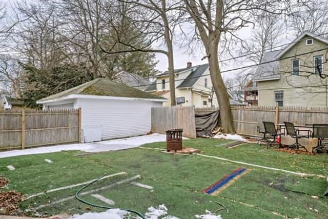 90 Rochelle St, Springfield, MA 01109
