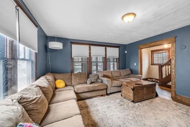 90 Rochelle St, Springfield, MA 01109