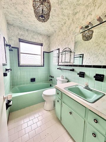 470 NE 45th Street, Boca Raton, FL 33431