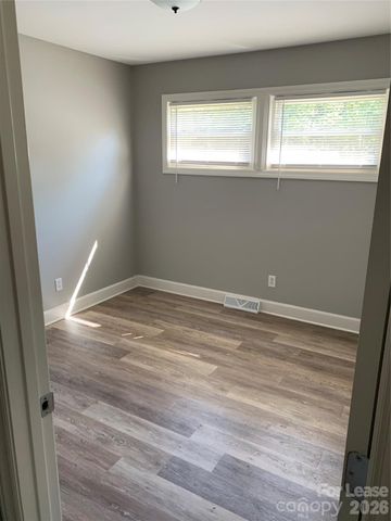 4422 Brooktree Drive, Charlotte, NC 28208