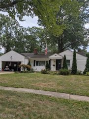 329 Yale Avenue, Elyria, OH 44035