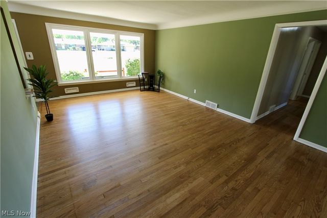 1303 Cherry Lane, Seven Hills, OH 44131