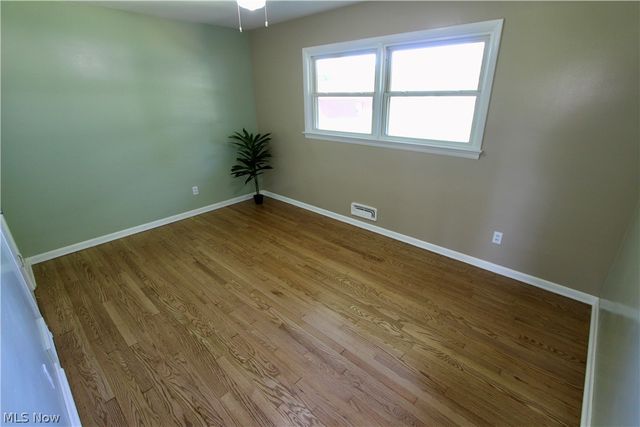 1303 Cherry Lane, Seven Hills, OH 44131