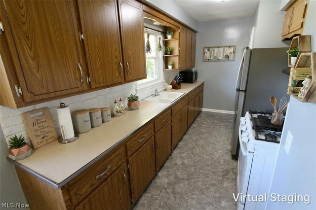 1303 Cherry Lane, Seven Hills, OH 44131