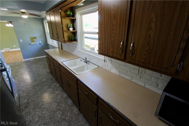 1303 Cherry Lane, Seven Hills, OH 44131