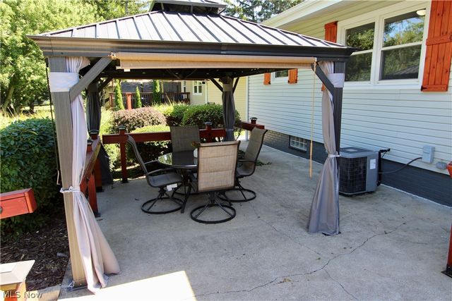 1303 Cherry Lane, Seven Hills, OH 44131