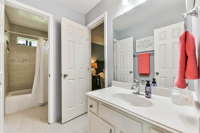 13415 Scenic Glade Drive, Houston, TX 77059