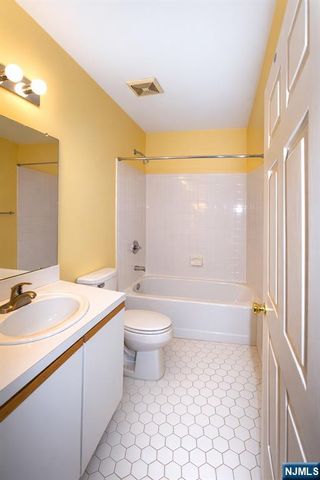 92 Perez Drive, Newark, NJ 07103