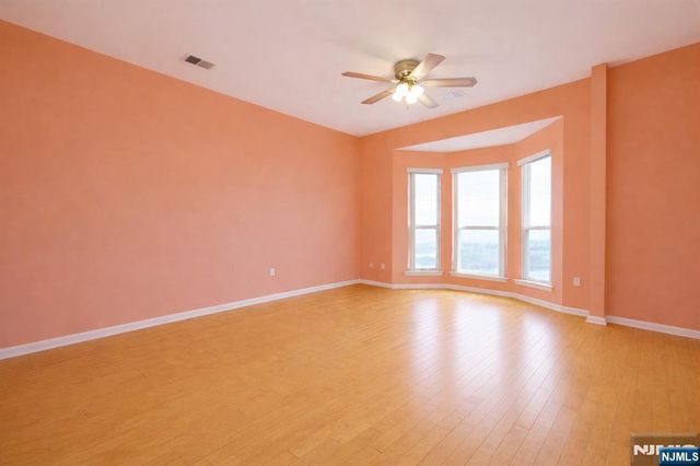 92 Perez Drive, Newark, NJ 07103