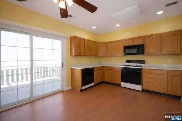 92 Perez Drive, Newark, NJ 07103