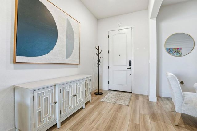 208 Luna Way, Hollister, CA 95023