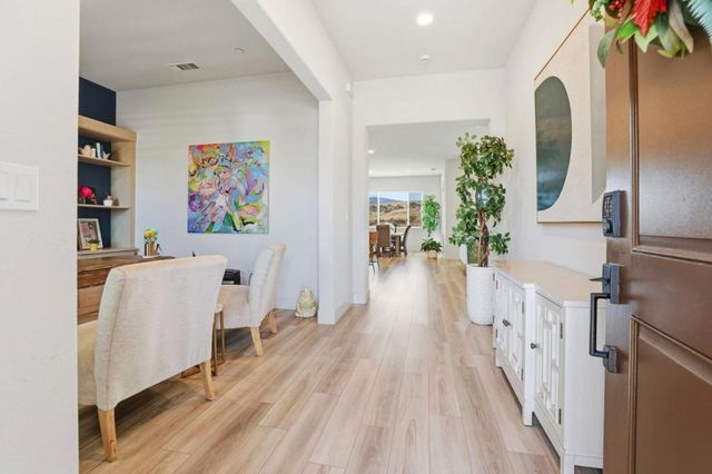 208 Luna Way, Hollister, CA 95023