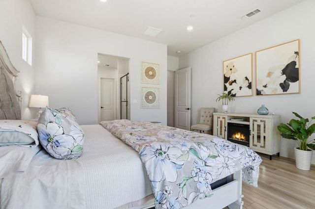 208 Luna Way, Hollister, CA 95023