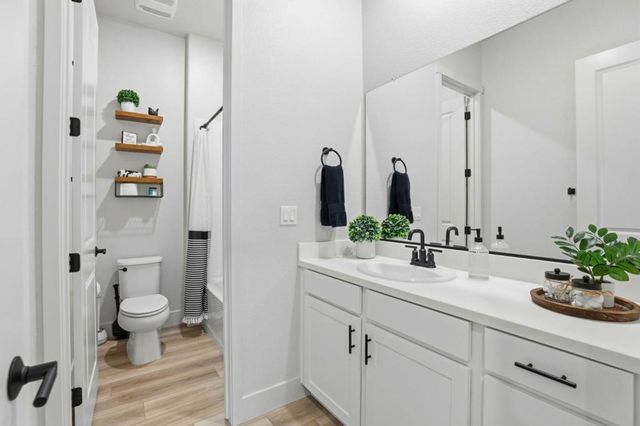 208 Luna Way, Hollister, CA 95023