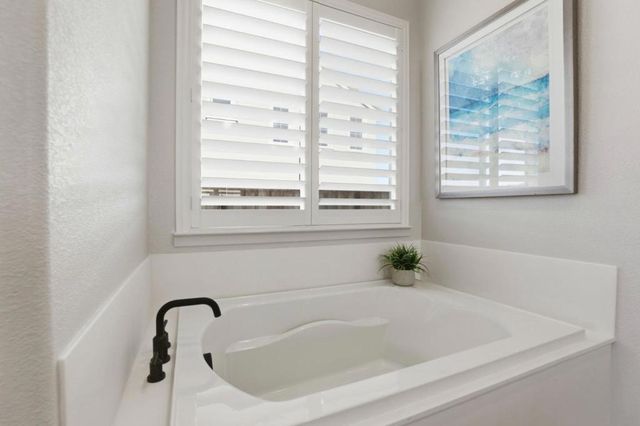 208 Luna Way, Hollister, CA 95023