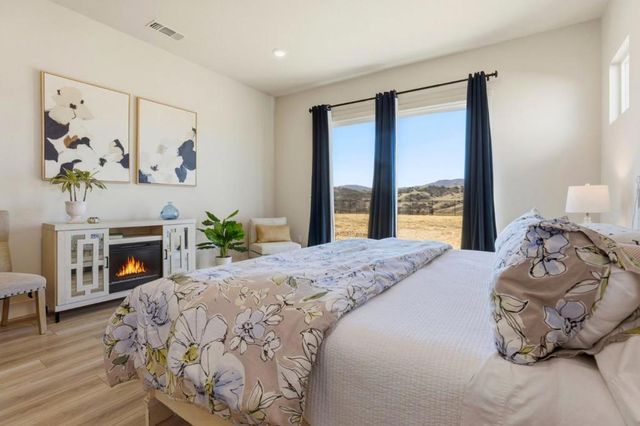 208 Luna Way, Hollister, CA 95023