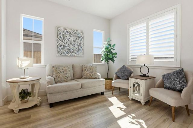 208 Luna Way, Hollister, CA 95023