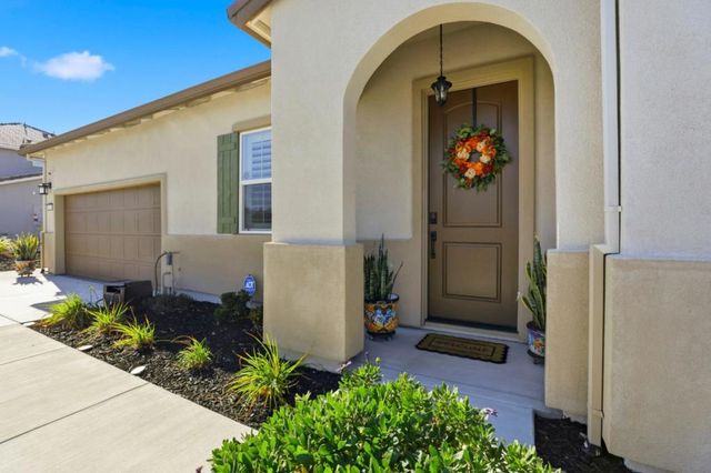 208 Luna Way, Hollister, CA 95023