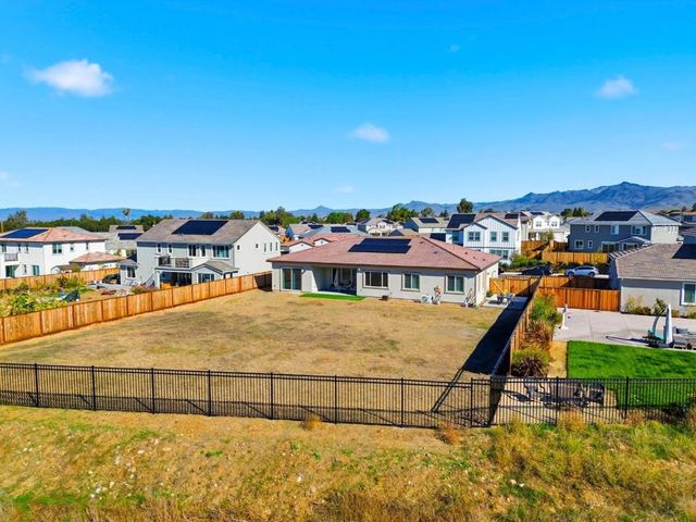 208 Luna Way, Hollister, CA 95023