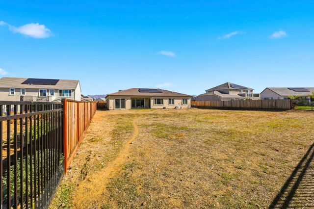 208 Luna Way, Hollister, CA 95023