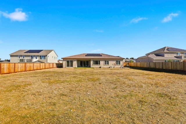 208 Luna Way, Hollister, CA 95023