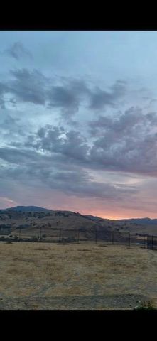 208 Luna Way, Hollister, CA 95023