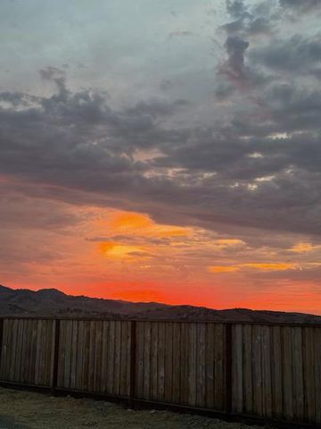 208 Luna Way, Hollister, CA 95023